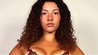 ANNA CAROLINA, UMA LATINA GOSTOSA, TE SEDUZINDO COM SEU CORPO | CONTEÚDO DE IA