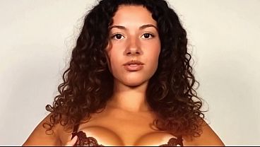 ANNA CAROLINA, UMA LATINA GOSTOSA, TE SEDUZINDO COM SEU CORPO | CONTEÚDO DE IA