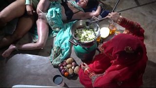 XXX Kitchen Ki Raat, Desi Step Mom Ke Saath Garam Masala Aur Chudai Ka Swad