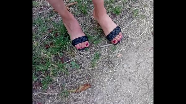 Arab MILF whore showing off her hot toes and fuck-me heels