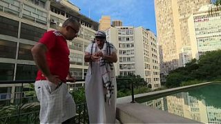 SHEIK ÁRABE NO BRASIL NA COPA DO MUNDO* ELE E O GUIA LEVARAM AS TORCEDORAS BRASILEIRAS DO HOTEL PRA CAMA E METERAM GOSTOSO ATÉ O CUZINHO DAS VAGABUNDAS*COMPLETO NO RED