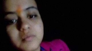 Bhojpuri’s hottest slut teasing with mehendi-drenched fingers in leaked MMS