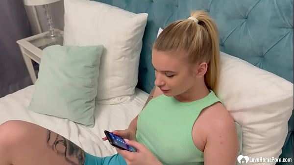 Super hot blonde babe deepthroating her man’s thick cock