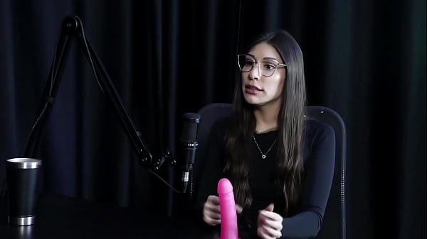 Nunca deixou a família solta, a mãe odeia transar, o contraste do garganta funda – Melina Khalifa (ASSISTE NO: SHEER/RED)