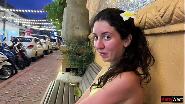 Public Pickup – Her tired feet get a massage that turns into a raw, sweaty fuck