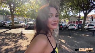 Valentina, la belle italienne, dévoile ses talents coquins en laissant parler son corps pour le plaisir anal